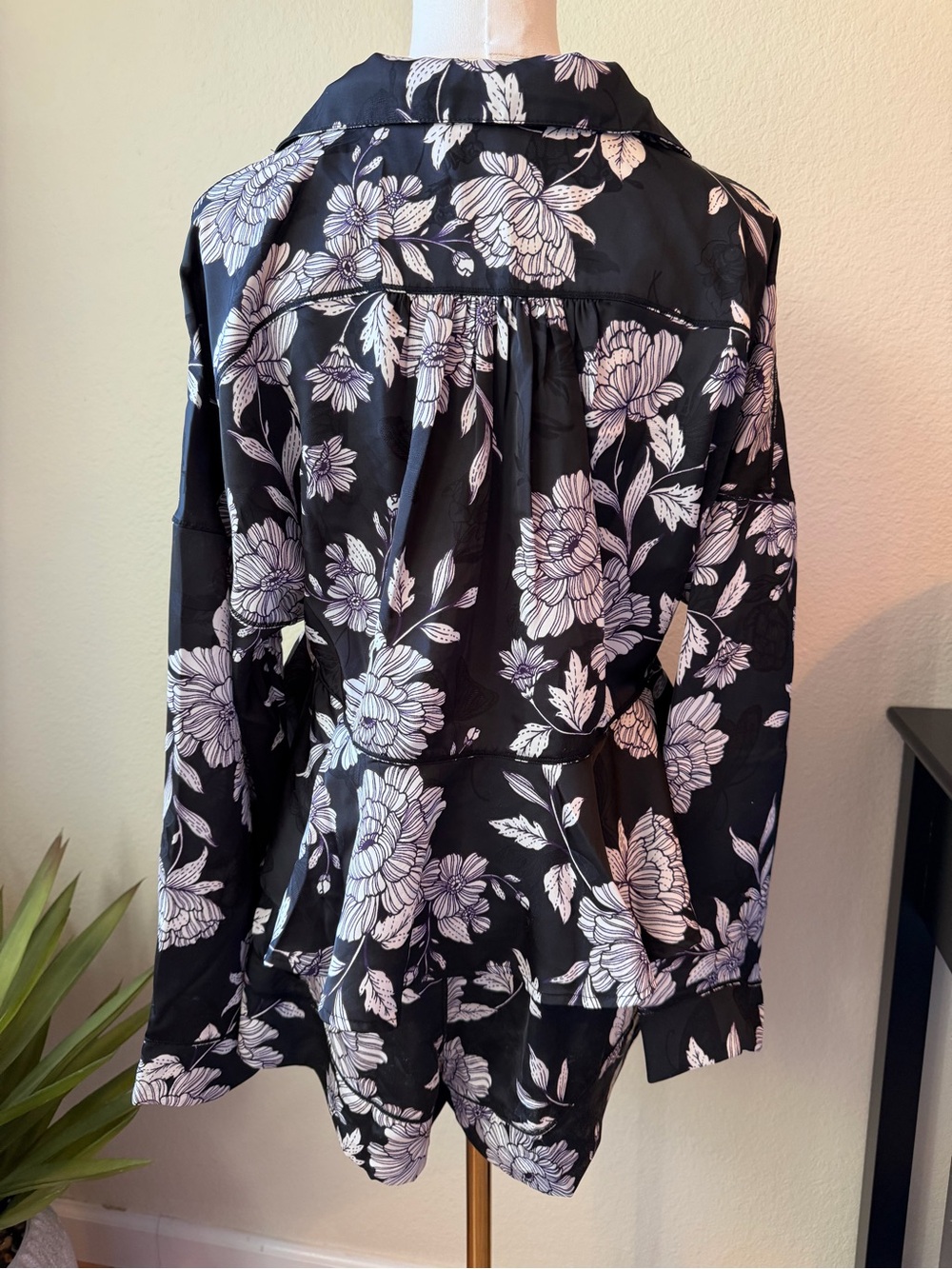 New! Free People Beauty Sleep Floral Satin PJ Set - Black & Lilac. Size Med. - Picture 3 of 9